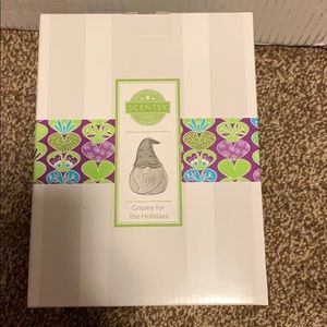 New scentsy gnome for the holidays warmer